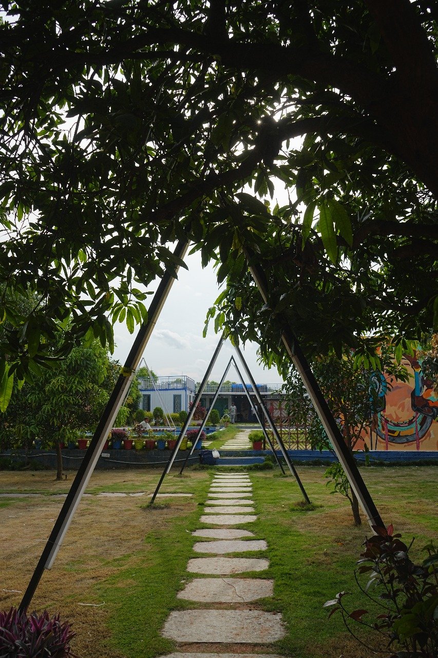 Front View of Lafiesta Exit 8